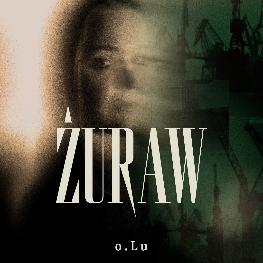 enigmatyczna okładka albumu O.Lu z rozmazanym i zaszumionym zdjęciem artystki oraz stoczniowych żurawi